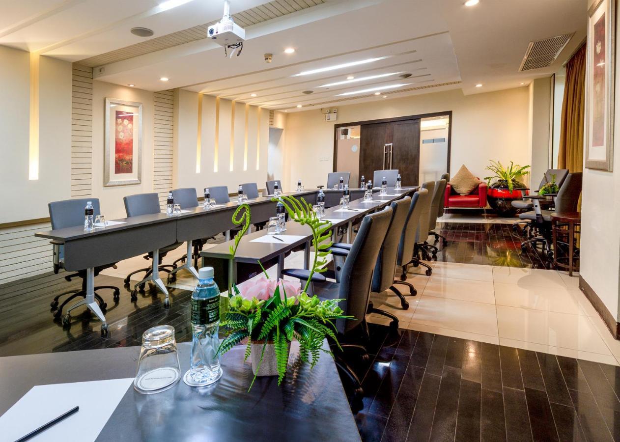 Furamaxclusive Sathorn, Bangkok Hotel Екстериор снимка